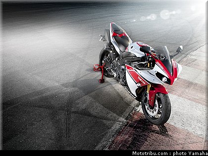 yamaha_r1_2012_018.jpg