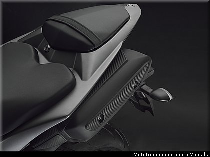 yamaha_r1_2012_064.jpg