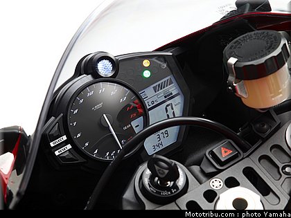 yamaha_r1_2012_065.jpg