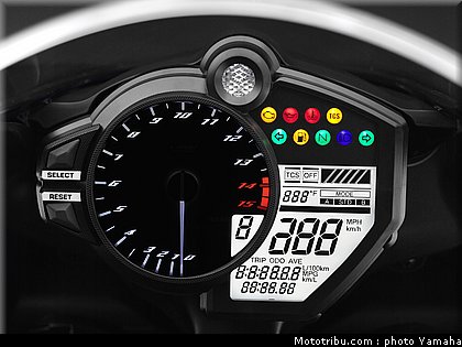 yamaha_r1_2012_066.jpg