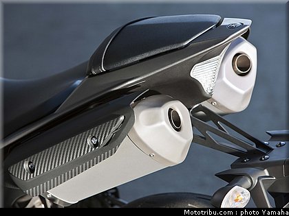 yamaha_r1_2012_067.jpg
