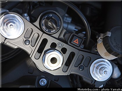 yamaha_r1_2012_071.jpg