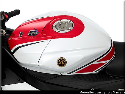 yamaha_r6_50eme_anniversaire_2012_001.jpg