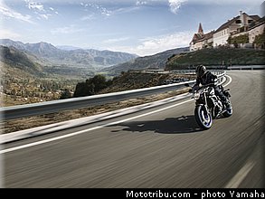 yamaha_2013_fz8_003.jpg