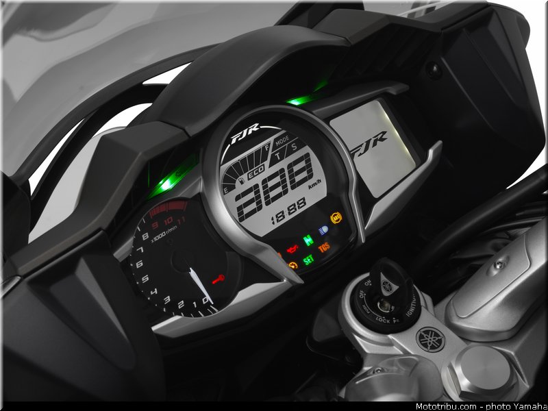 yamaha_2013_fjr_1300_as_013