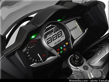 yamaha_2013_fjr_1300_as_013.jpg