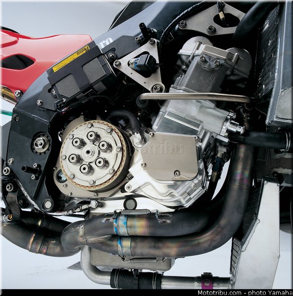 yamaha_yzr_m1_2002_2_motogp