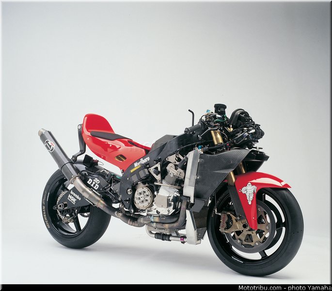 yamaha_yzr_m1_2002_4_motogp