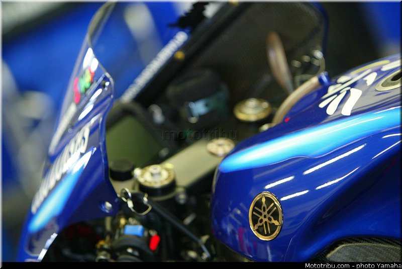 yamaha_yzr_m1_2003_011_motogp