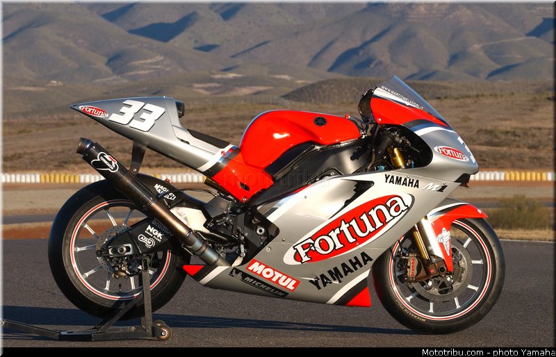 yamaha_yzr_m1_2003_012_motogp