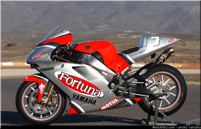 yamaha_yzr_m1_2003_017_motogp