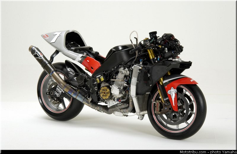 yamaha_yzr_m1_2003_021_motogp