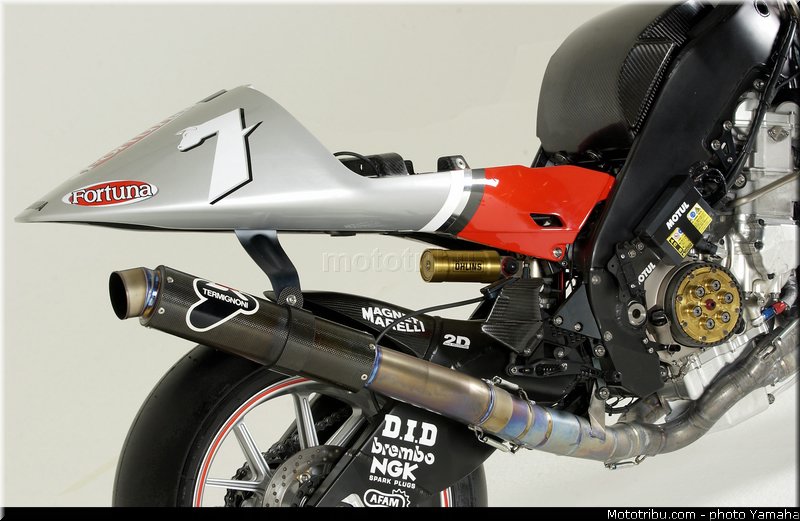yamaha_yzr_m1_2003_027_motogp