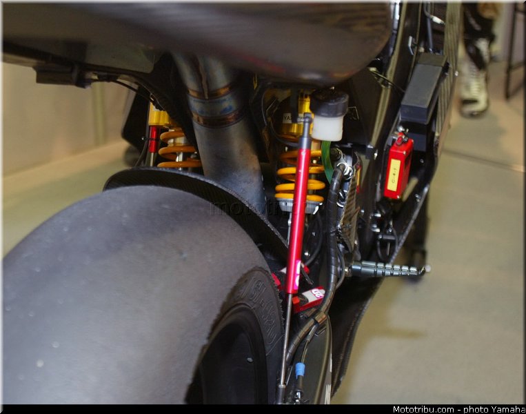 yamaha_yzr_m1_2003_034_motogp