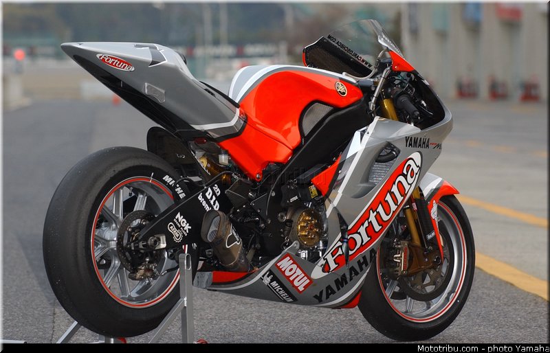 yamaha_yzr_m1_2003_039_motogp