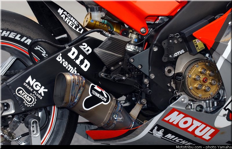 yamaha_yzr_m1_2003_040_motogp