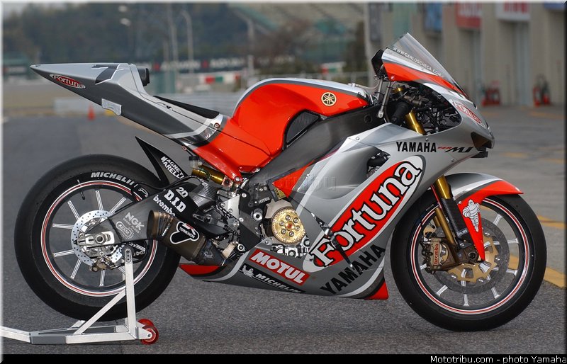 yamaha_yzr_m1_2003_041_motogp