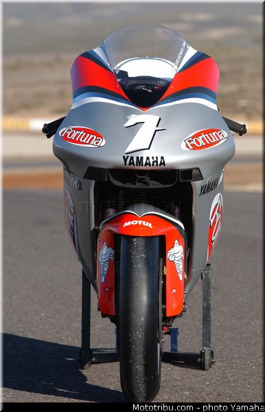 yamaha_yzr_m1_2003_048_motogp