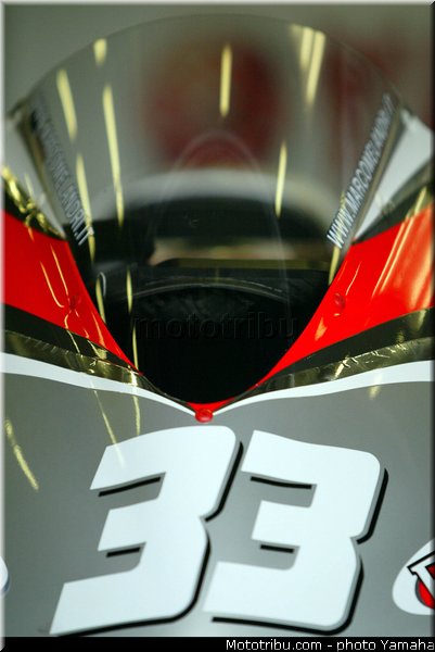 yamaha_yzr_m1_2003_049_motogp