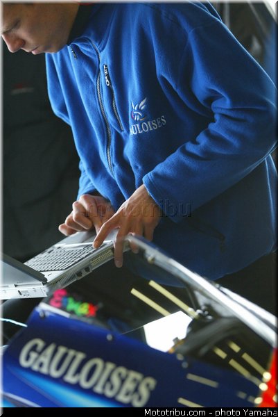 yamaha_yzr_m1_2003_050_motogp