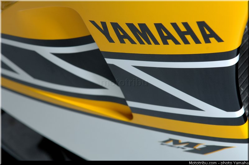 yamaha_yzr_m1_2005_11_motogp