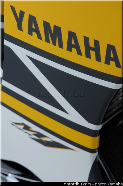 yamaha_yzr_m1_2005_13_motogp