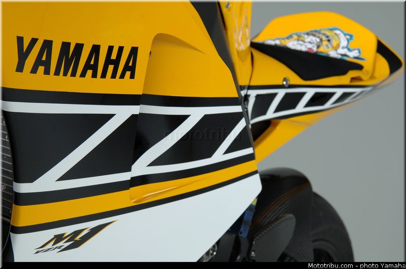 yamaha_yzr_m1_2005_16_motogp