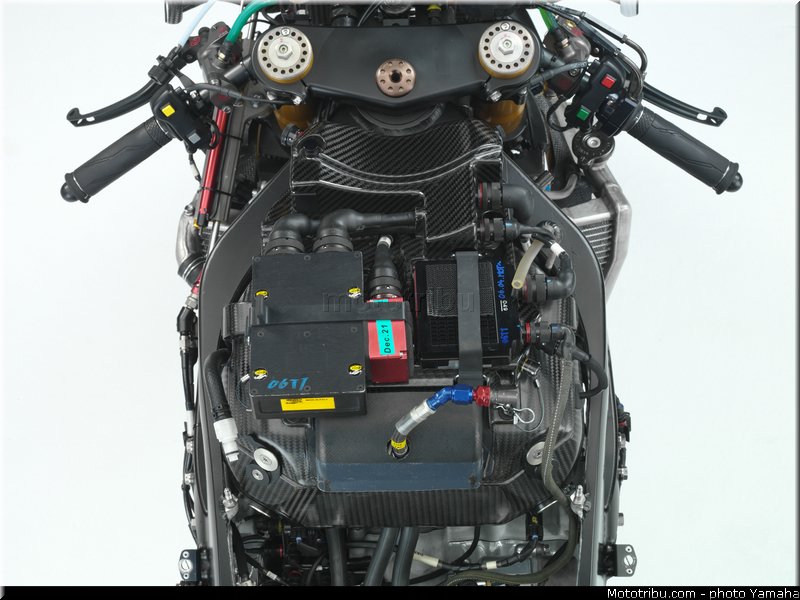 yamaha_yzr_m1_2006_16_motogp