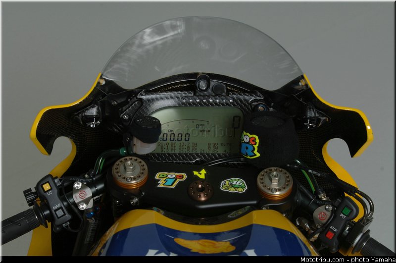 yamaha_yzr_m1_2006_64_motogp