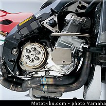 yamaha_yzr_m1_2002_2_motogp.jpg
