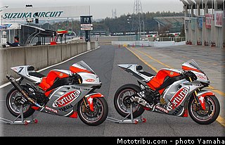 yamaha_yzr_m1_2003_001_motogp.jpg