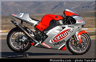 yamaha_yzr_m1_2003_006_motogp.jpg