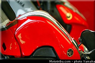 yamaha_yzr_m1_2003_007_motogp.jpg