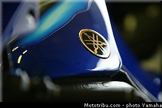 yamaha_yzr_m1_2003_009_motogp.jpg
