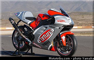 yamaha_yzr_m1_2003_010_motogp.jpg