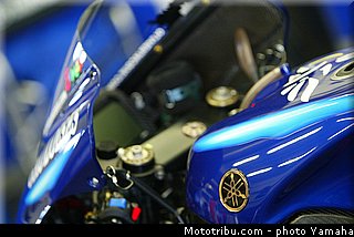 yamaha_yzr_m1_2003_011_motogp.jpg