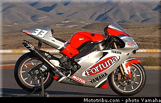 yamaha_yzr_m1_2003_012_motogp.jpg