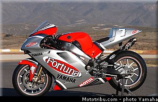 yamaha_yzr_m1_2003_017_motogp.jpg