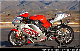 yamaha_yzr_m1_2003_019_motogp.jpg