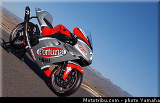 yamaha_yzr_m1_2003_020_motogp.jpg