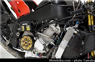 yamaha_yzr_m1_2003_024_motogp.jpg