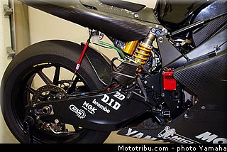 yamaha_yzr_m1_2003_032_motogp.jpg