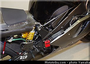 yamaha_yzr_m1_2003_033_motogp.jpg
