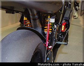 yamaha_yzr_m1_2003_034_motogp.jpg