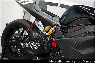 yamaha_yzr_m1_2003_035_motogp.jpg