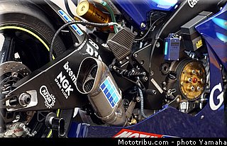 yamaha_yzr_m1_2003_038_motogp.jpg