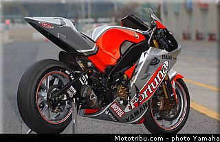 yamaha_yzr_m1_2003_039_motogp.jpg