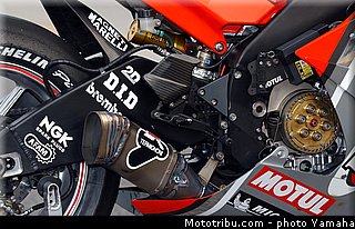 yamaha_yzr_m1_2003_040_motogp.jpg