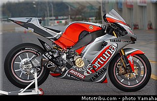 yamaha_yzr_m1_2003_041_motogp.jpg
