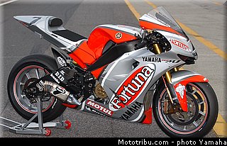 yamaha_yzr_m1_2003_042_motogp.jpg